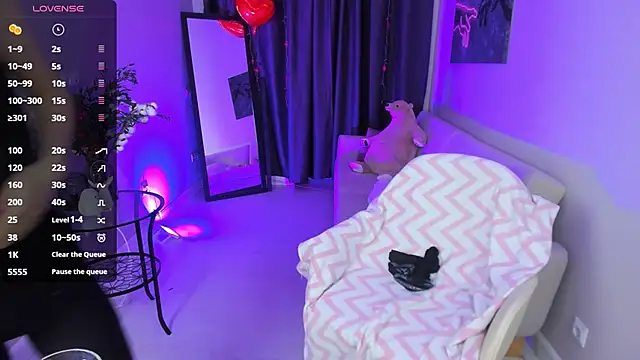 Bunny  of love online show from February 21, 2025, 1:33 pm