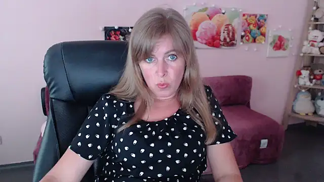 Hot Milady online show from June 8, 2026, 7:53 am