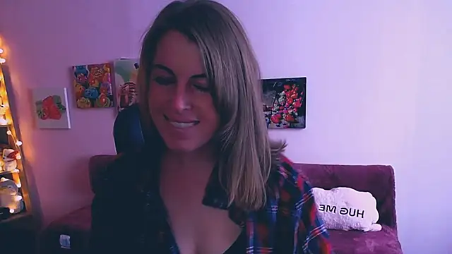 Hot Milady online show from February 18, 2025, 8:16 am