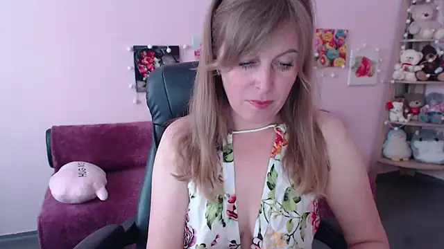 Hot Milady online show from May 20, 2026, 8:00 am