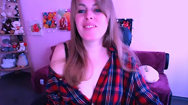 Hot Milady online show from April 6, 2026, 7:42 am