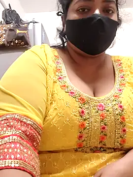 Snapshot of zeepe19 chatting on November 3, 2025, 8:18 am zeepe19 online show from November 3, 2025, 8:18 am