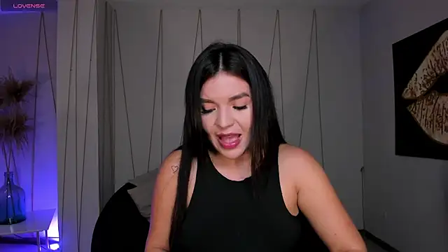 ValeriaRoldanX online show from May 29, 2026, 11:27 am