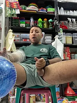 JuanZapata33 online show from September 10, 2025, 5:01 pm