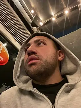 JuanZapata33 online show from February 18, 2025, 12:48 am