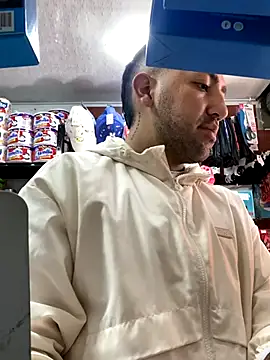 JuanZapata33 online show from October 12, 2025, 7:15 pm