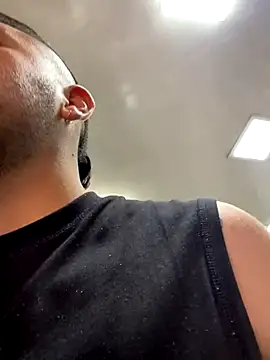 JuanZapata33 online show from September 13, 2025, 9:48 pm