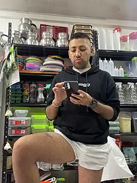 JuanZapata33 online show from October 1, 2025, 6:34 pm