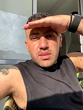 JuanZapata33 online show from October 27, 2025, 9:05 pm