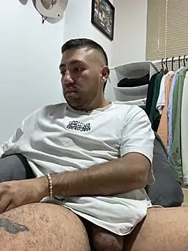 JuanZapata33 online show from February 19, 2025, 8:10 pm