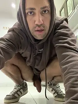 JuanZapata33 online show from February 14, 2025, 5:57 pm