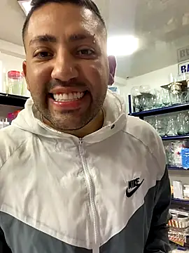 JuanZapata33 online show from October 13, 2025, 9:38 pm