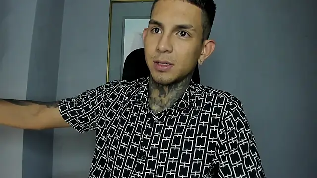 Travistanner 28 online show from February 4, 2026, 6:41 am