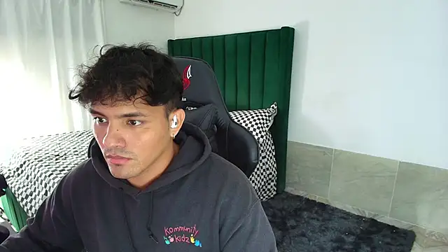 man dur07 online show from February 3, 2026, 2:53 am