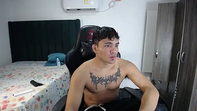 Snapshot of man_dur07 chatting on February 12, 2025, 5:26 pm man dur07 online show from February 12, 2025, 5:26 pm