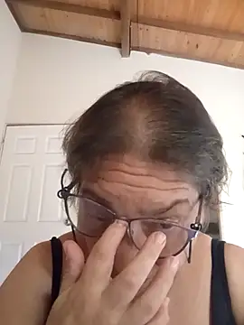 Snapshot of florecita69 chatting on October 28, 2025, 2:27 pm florecita69 online show from October 28, 2025, 2:27 pm