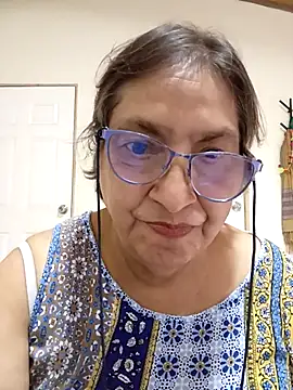 Snapshot of florecita69 chatting on October 27, 2025, 2:18 pm florecita69 online show from October 27, 2025, 2:18 pm