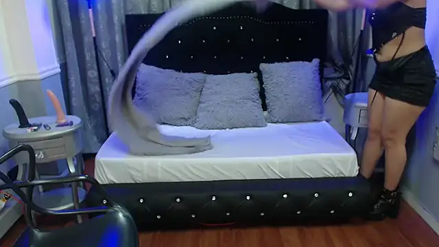 Mayaa ross online show from February 27, 2025, 2:14 am