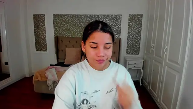 Mayaa ross online show from September 25, 2025, 2:06 am