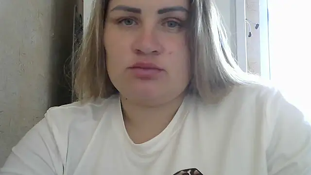 Snapshot of Honeydew-Waves chatting on September 15, 2025, 6:03 am Honeydew-Waves online show from September 15, 2025, 6:03 am