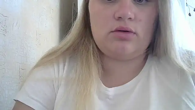 Snapshot of Honeydew-Waves chatting on September 9, 2025, 2:59 pm Honeydew-Waves online show from September 9, 2025, 2:59 pm