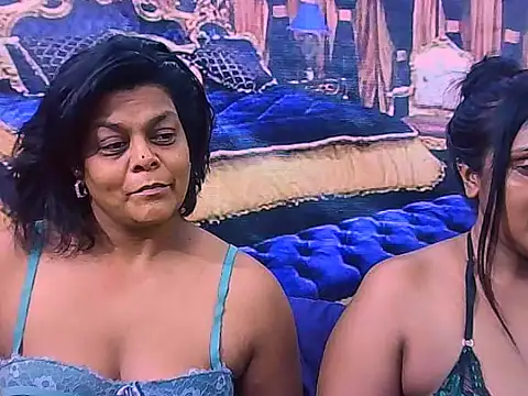 indianCherryPie online show from November 28, 2025, 10:10 pm