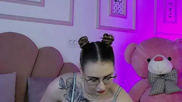 Snapshot of Abby__White chatting on May 17, 2026, 4:18 pm Abby White online show from May 17, 2026, 4:18 pm