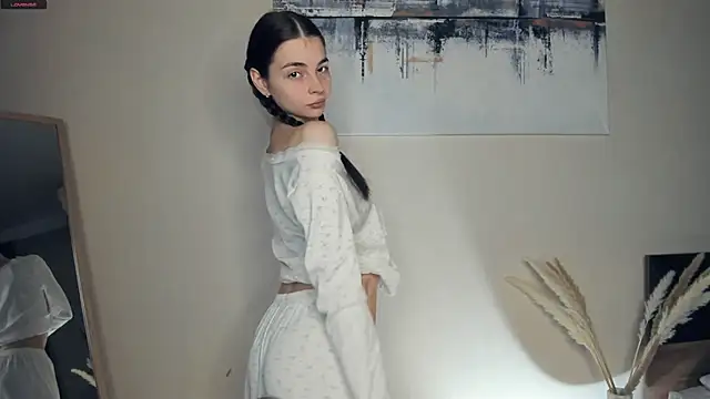 MaryJacksoon online show from December 16, 2025, 7:34 am