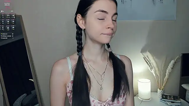 MaryJacksoon online show from November 22, 2025, 7:51 am