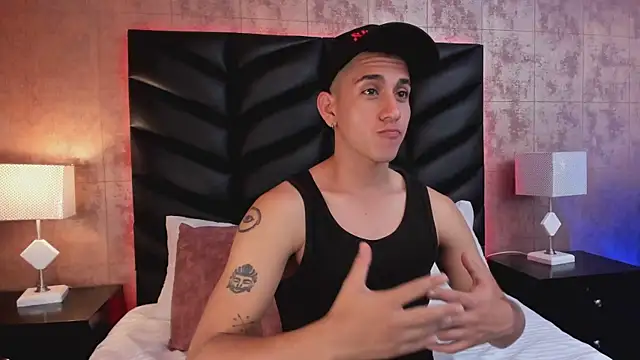 OliverSilverr online show from December 3, 2024, 6:32 am