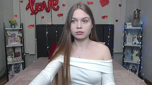 LaraPika online show from April 14, 2026, 5:07 pm