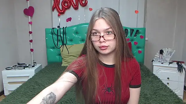 LaraPika online show from March 18, 2025, 6:06 am