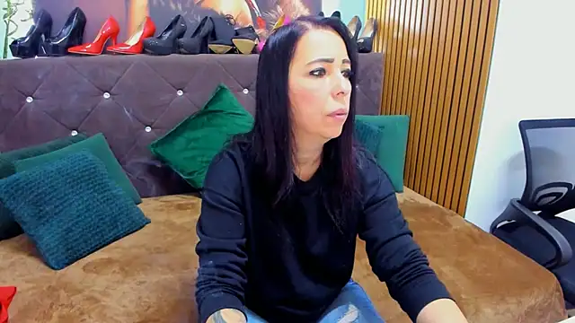 LauraSin online show from October 18, 2025, 3:19 am