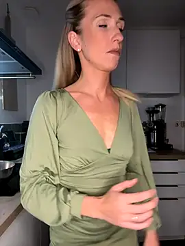 Snapshot of lola_tentatiion chatting on September 22, 2025, 7:31 pm lola tentatiion online show from September 22, 2025, 7:31 pm