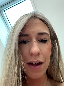 lola tentatiion online show from December 20, 2025, 7:55 am