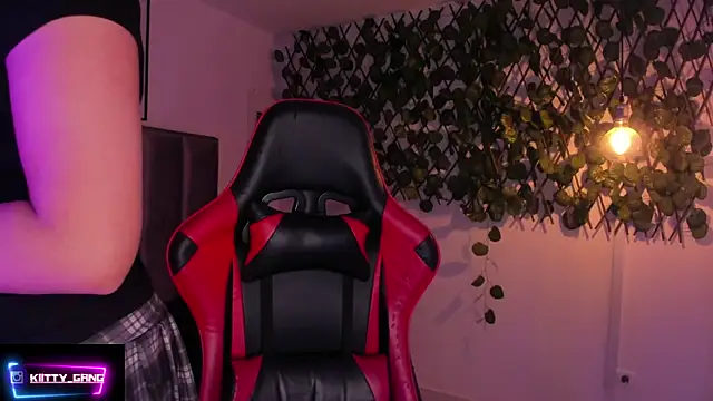 Kitty Gang online show from September 24, 2025, 2:18 am