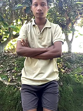 Snapshot of ShroveRising chatting on October 21, 2025, 4:23 am ShroveRising online show from October 21, 2025, 4:23 am