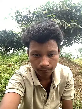 Snapshot of ShroveRising chatting on October 29, 2025, 5:28 am ShroveRising online show from October 29, 2025, 5:28 am