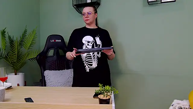 AngellaWhitte online show from February 17, 2025, 5:34 pm