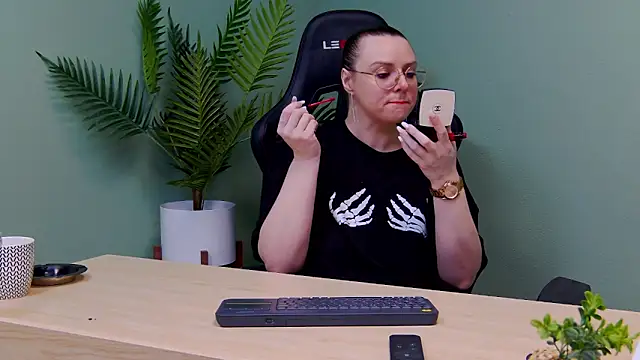 AngellaWhitte online show from February 13, 2025, 5:33 pm