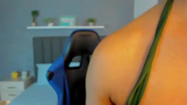 emma collson online show from October 4, 2025, 2:57 am