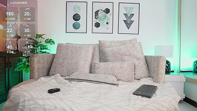 AlliceRouse online show from March 14, 2025, 5:46 pm