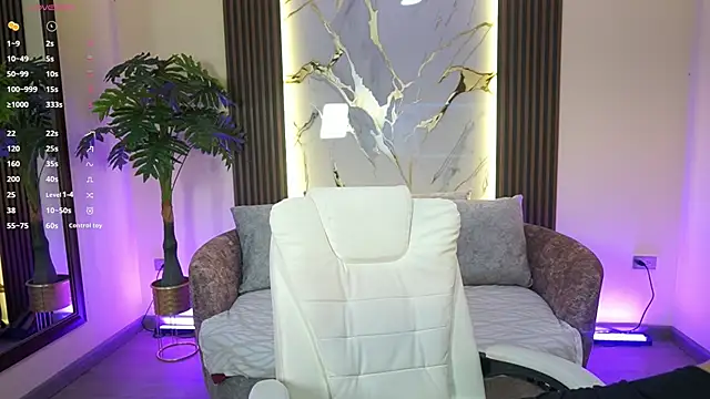 AlliceRouse online show from October 17, 2025, 7:04 pm