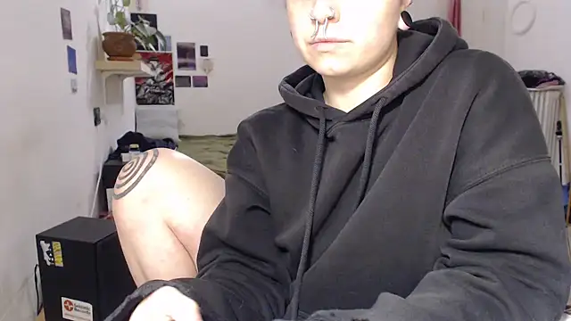 Snapshot of kinkyspirali chatting on March 16, 2025, 9:37 pm kinkyspirali online show from March 16, 2025, 9:37 pm