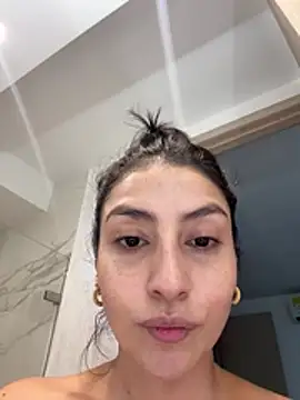 Gia Ferh online show from February 5, 2026, 1:56 am