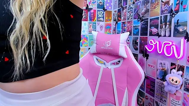 Snapshot of MiaMilas chatting on January 12, 2026, 2:24 pm MiaMilas online show from January 12, 2026, 2:24 pm