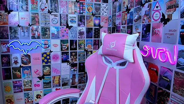 Snapshot of MiaMilas chatting on October 16, 2025, 5:10 pm MiaMilas online show from October 16, 2025, 5:10 pm