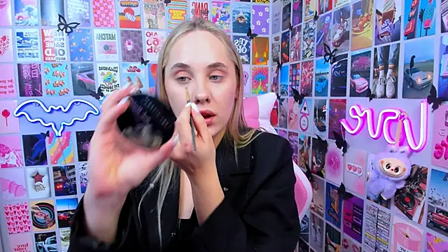 Snapshot of MiaMilas chatting on December 22, 2025, 1:55 pm MiaMilas online show from December 22, 2025, 1:55 pm