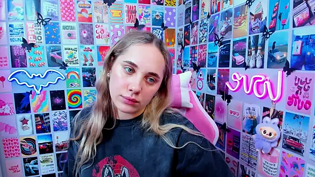 Snapshot of MiaMilas chatting on February 16, 2026, 2:16 pm MiaMilas online show from February 16, 2026, 2:16 pm