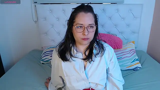 May Carlier online show from November 25, 2025, 3:51 am